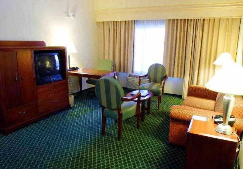Courtyard By Marriott Salinas Monterey Hotel Værelse billede