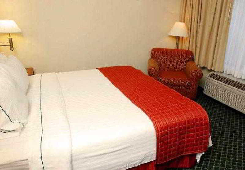 Courtyard By Marriott Salinas Monterey Hotel Værelse billede