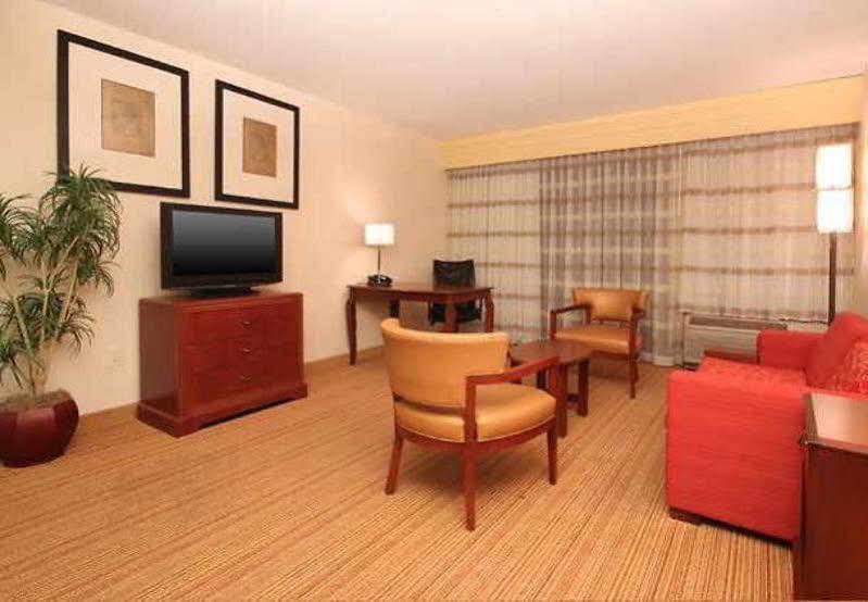 Courtyard By Marriott Salinas Monterey Hotel Eksteriør billede